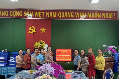 Lễ kết nạp Đảng viên mới cho quần chúng : Ngô Thị Lệ , Trân Thị Kim Anh (03/01/2023)